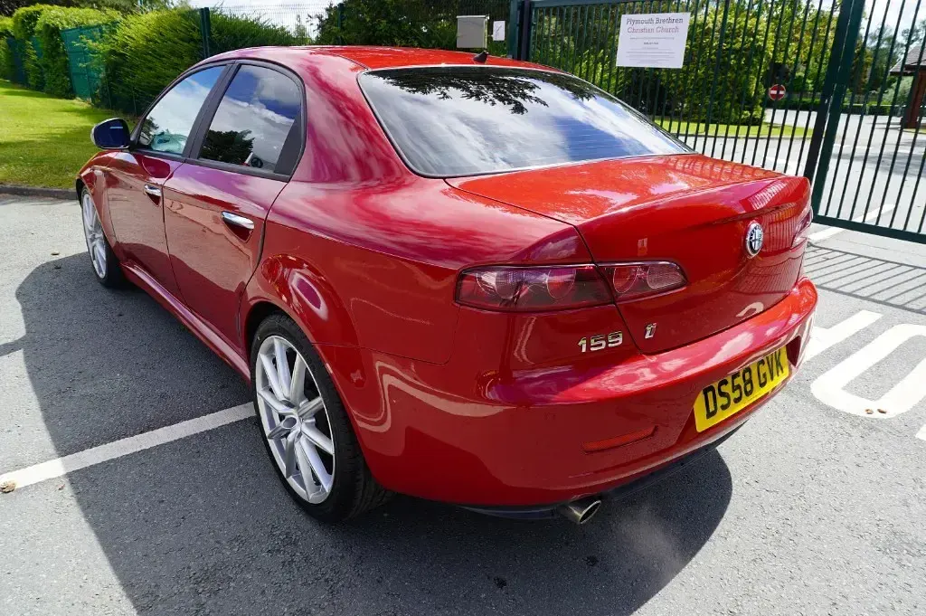 Used Alfa Romeo 159 260 HP (191 kW) 2008 Red Sedan