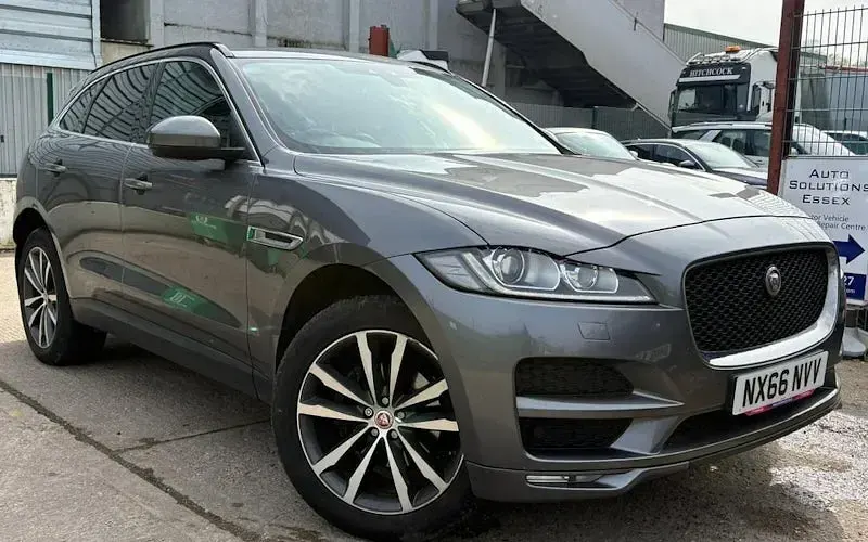 Usado Jaguar F-Pace Portfolio 179 HP (131 kW) 2020 SUV