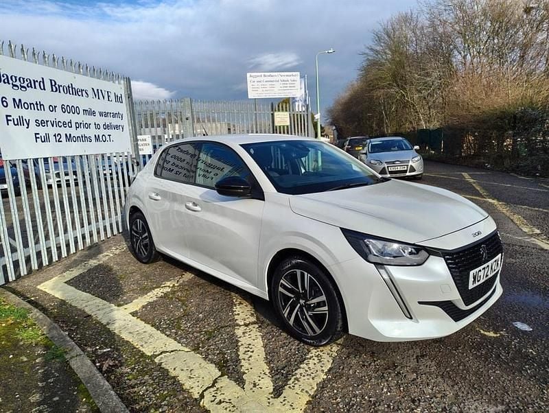 Used Peugeot 208 Allure+ 75 HP (55 kW) 2022 White Hatchback