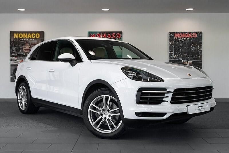 Carrara white metallic Used 2019 Porsche Cayenne SUV | £44,950 (Super price) - Image 1/4