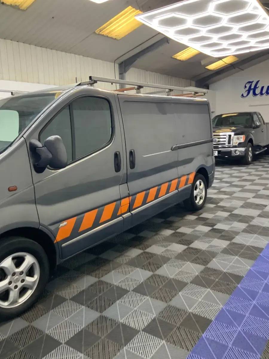 Used Vauxhall Vivaro Sportive 115 HP (84 kW) 2014 Grey MPV