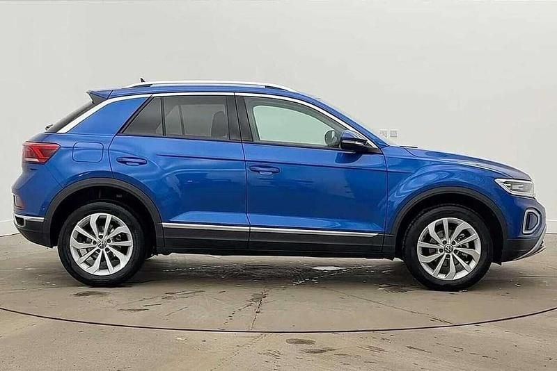 Usado VW T-Roc Style 150 HP (110 kW) 2025 Azul SUV
