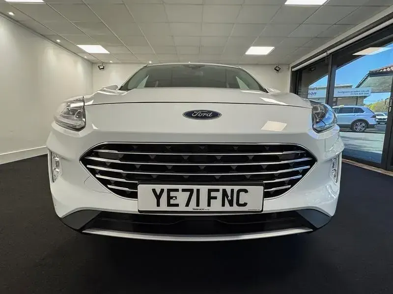 Używany Ford Kuga Titanium 120 KM (88 kW) 2021 Biały SUV