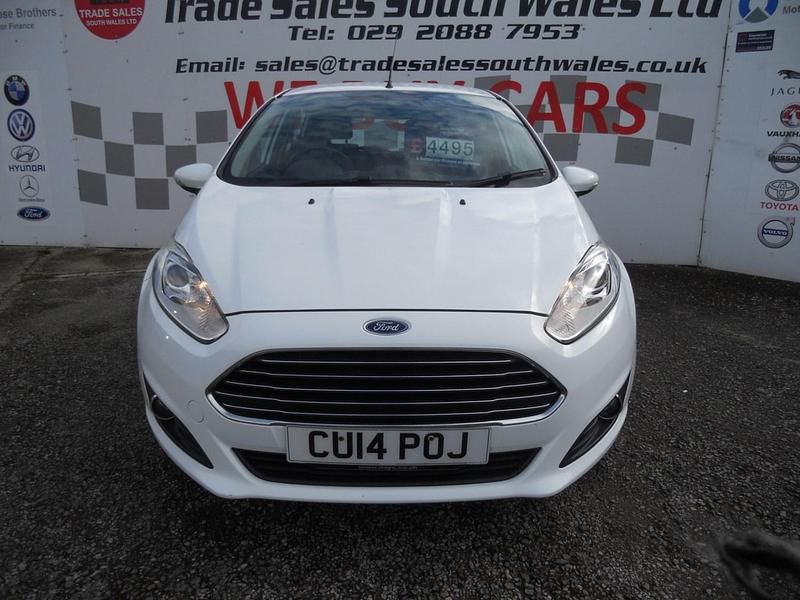 Used Ford Fiesta Zetec 82 HP (60 kW) 2014 White Hatchback