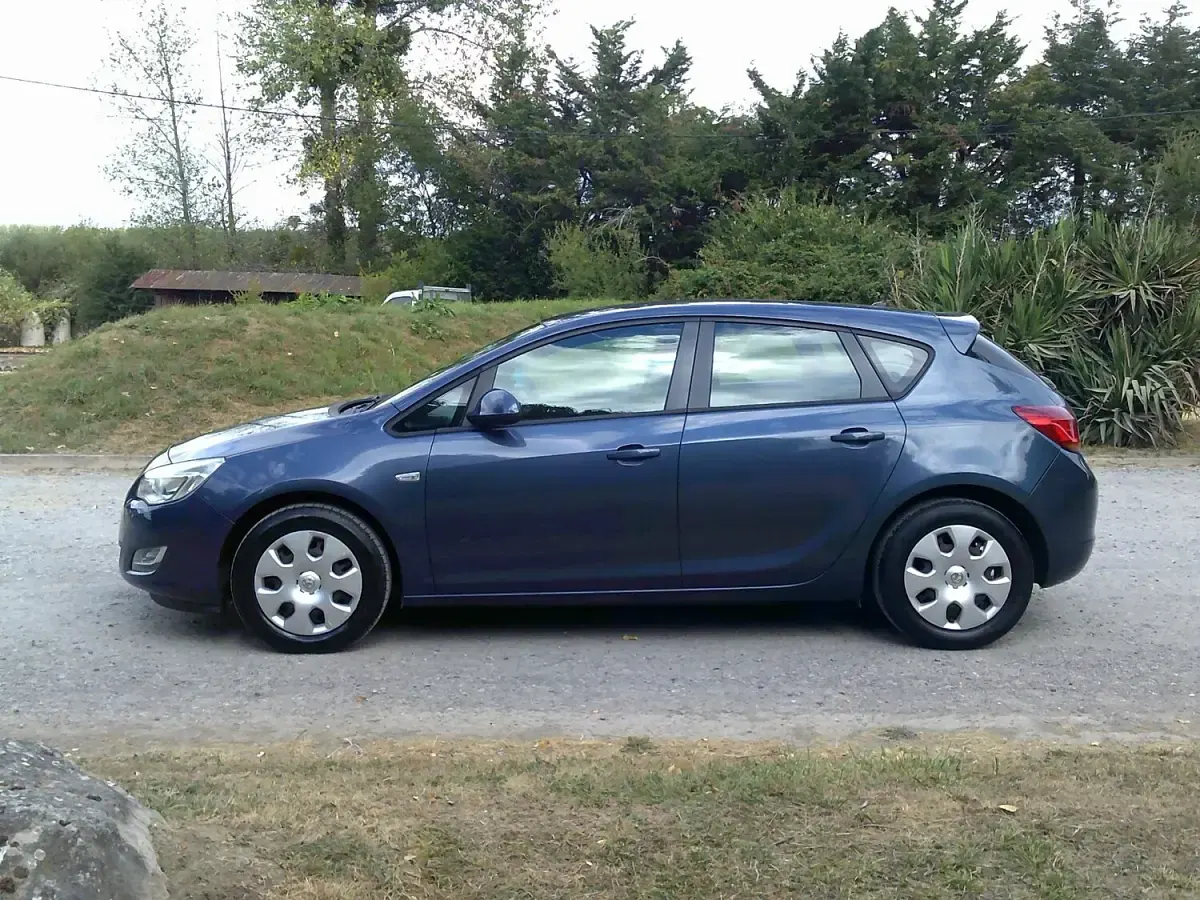 Used Vauxhall Astra 2011 Blue Hatchback