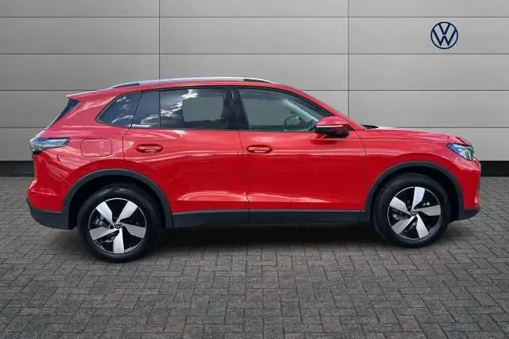 Used VW Tiguan Match 204 HP (150 kW) 2024 Red SUV