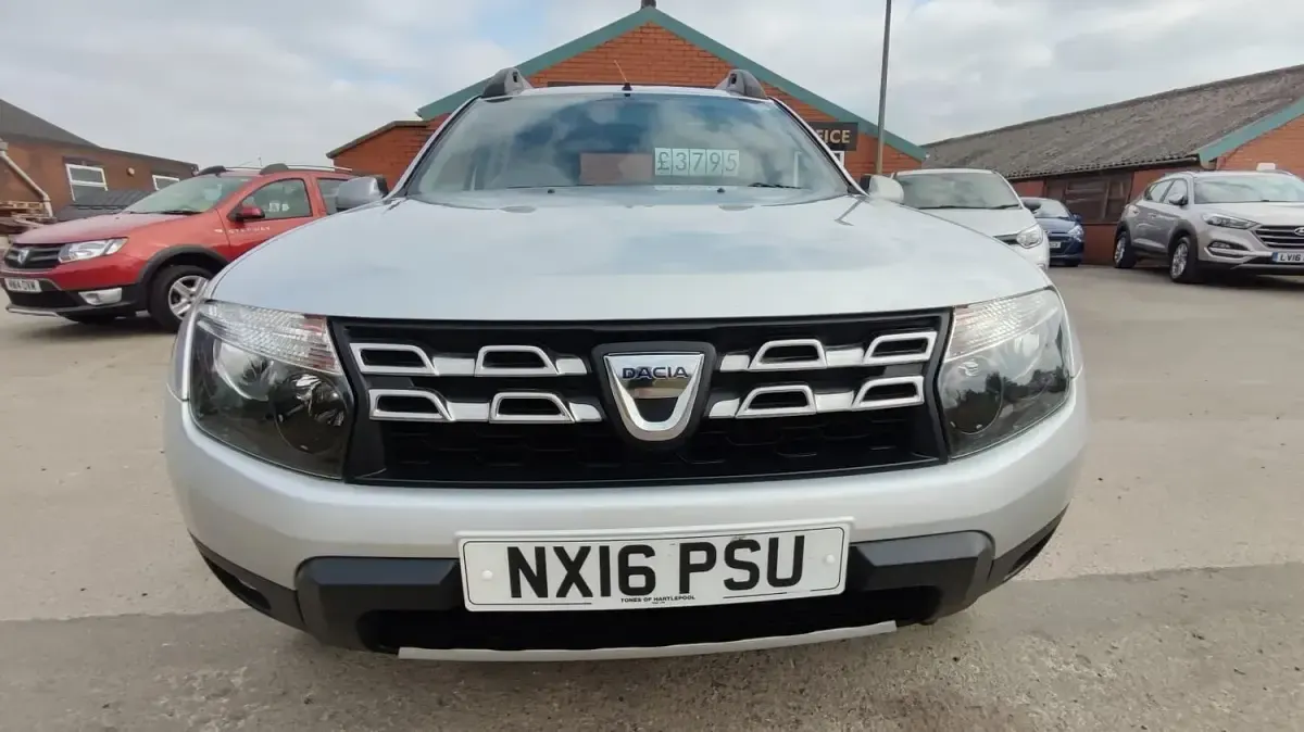 Used Dacia Duster Lauréate 110 HP (80 kW) 2016 Silver SUV