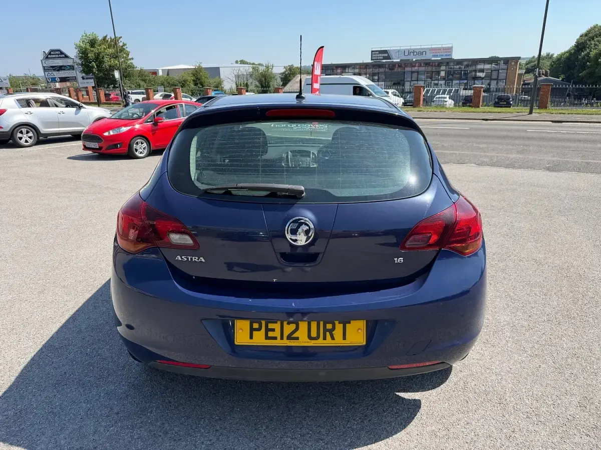Used Vauxhall Astra 115 HP (84 kW) 2012 Blue Hatchback