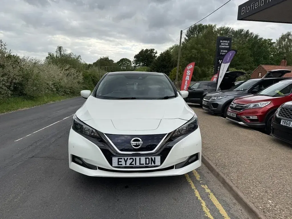 Used Nissan Leaf N-Connecta 110 kW (150 HP) 2021 White Hatchback
