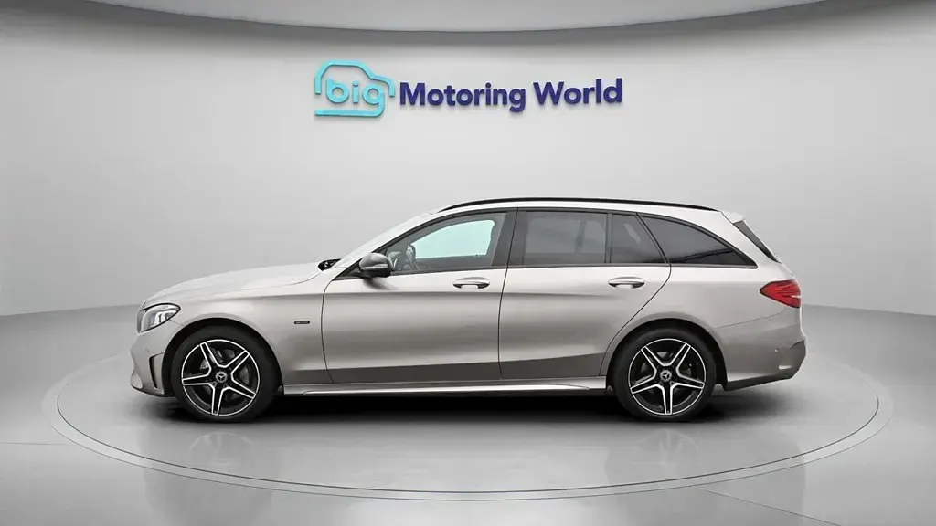 Usado Mercedes C300e AMG line 2021 Prateado Carrinha