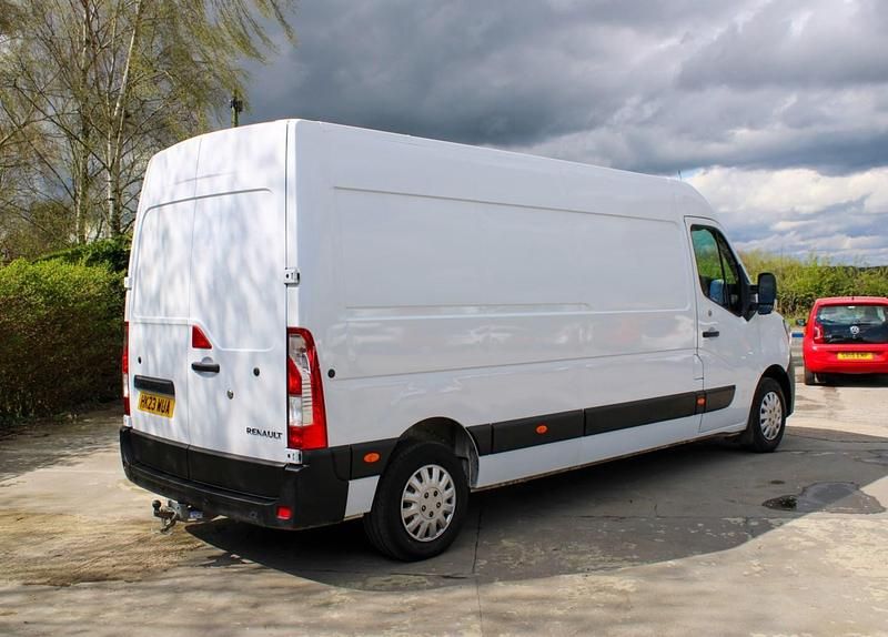 Used Renault Master Business 2023 White MPV