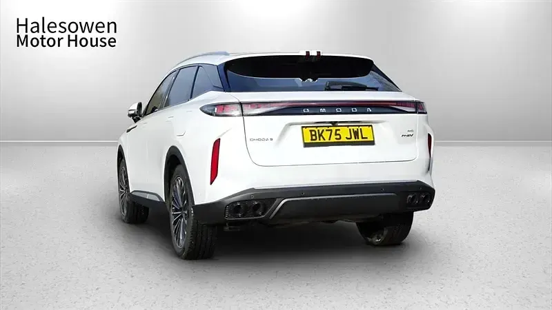 Used Omoda 9 63 HP (46 kW) 2025 White SUV