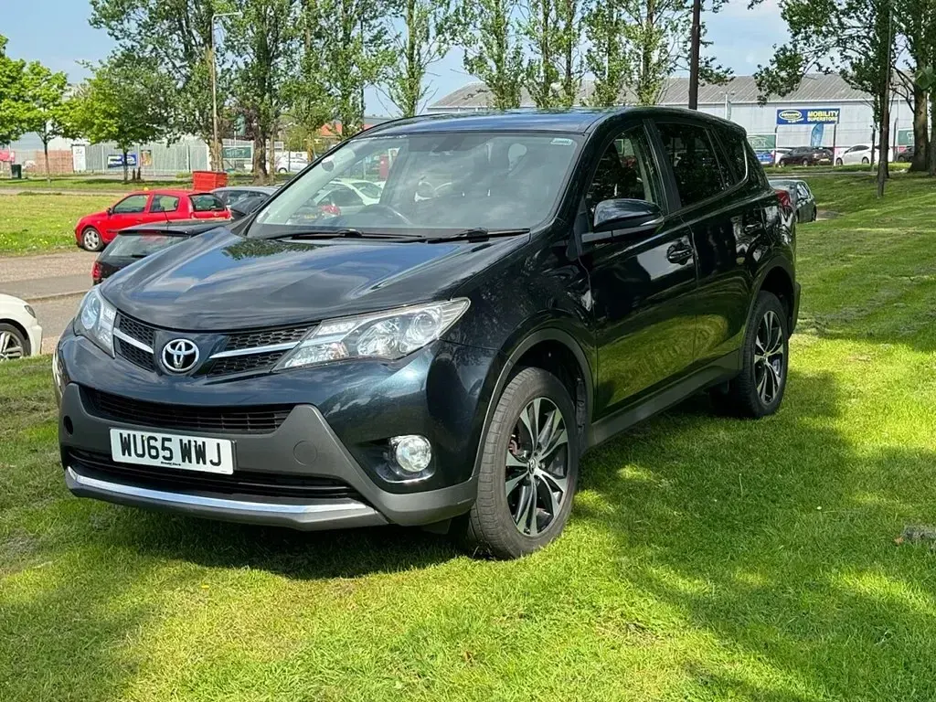 Usado Toyota RAV4 124 HP (91 kW) 2015 Cinzento SUV