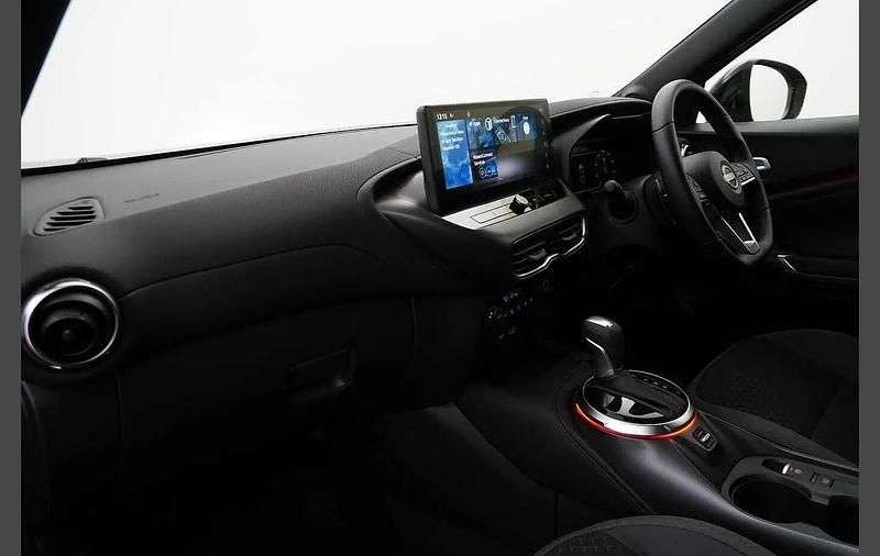 Used Nissan Juke N-Connecta 112 HP (82 kW) 2025 Red SUV