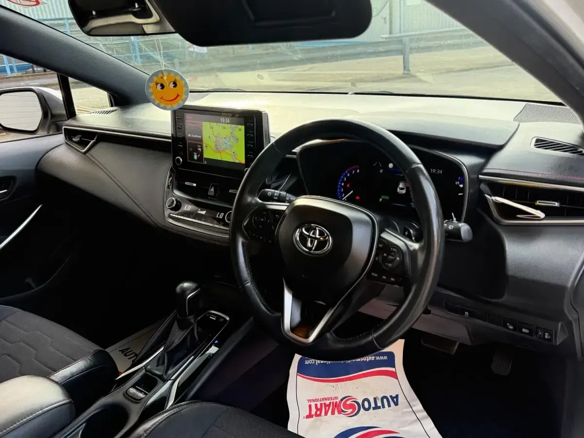 Used Toyota Corolla 2019 White Hatchback