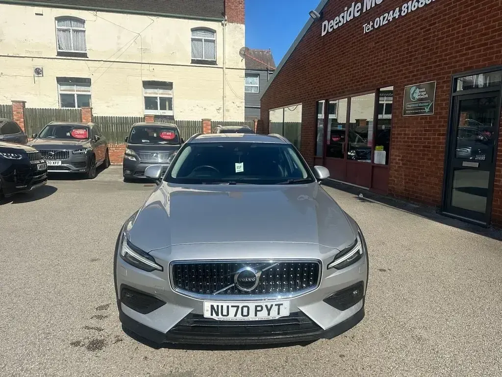Used Volvo V60 CC Plus 190 HP (139 kW) 2020 Silver Estate