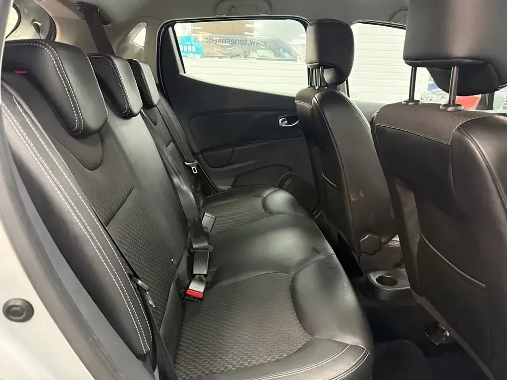 Used Renault Clio Dynamique 90 HP (66 kW) 2016 Silver Hatchback