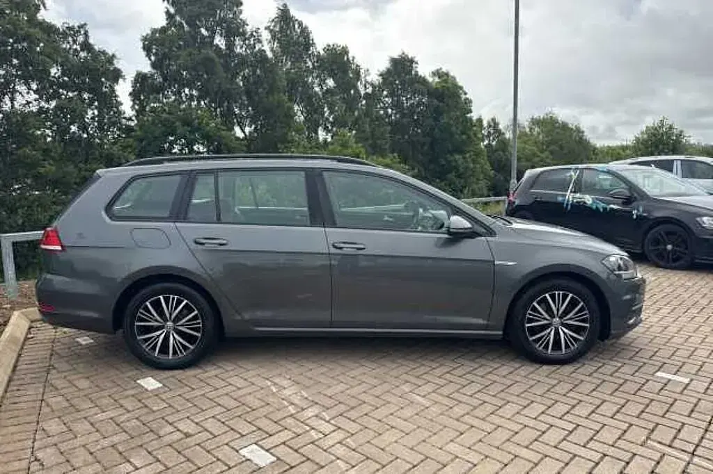 Used VW Golf VII SE 130 HP (95 kW) 2018 Grey Estate