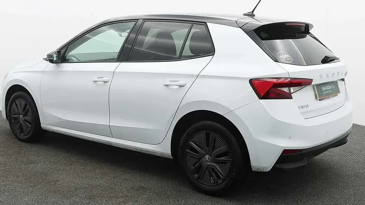 Used Skoda Fabia Design Edition 80 HP (58 kW) 2025 Moon white metallic black magic pearl effect Hatchback