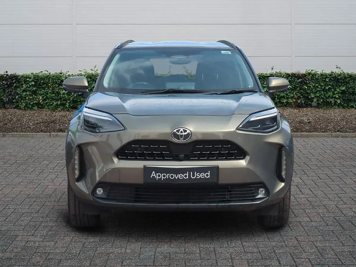 Used Toyota Yaris Hybrid 2024 Titan bronze Estate
