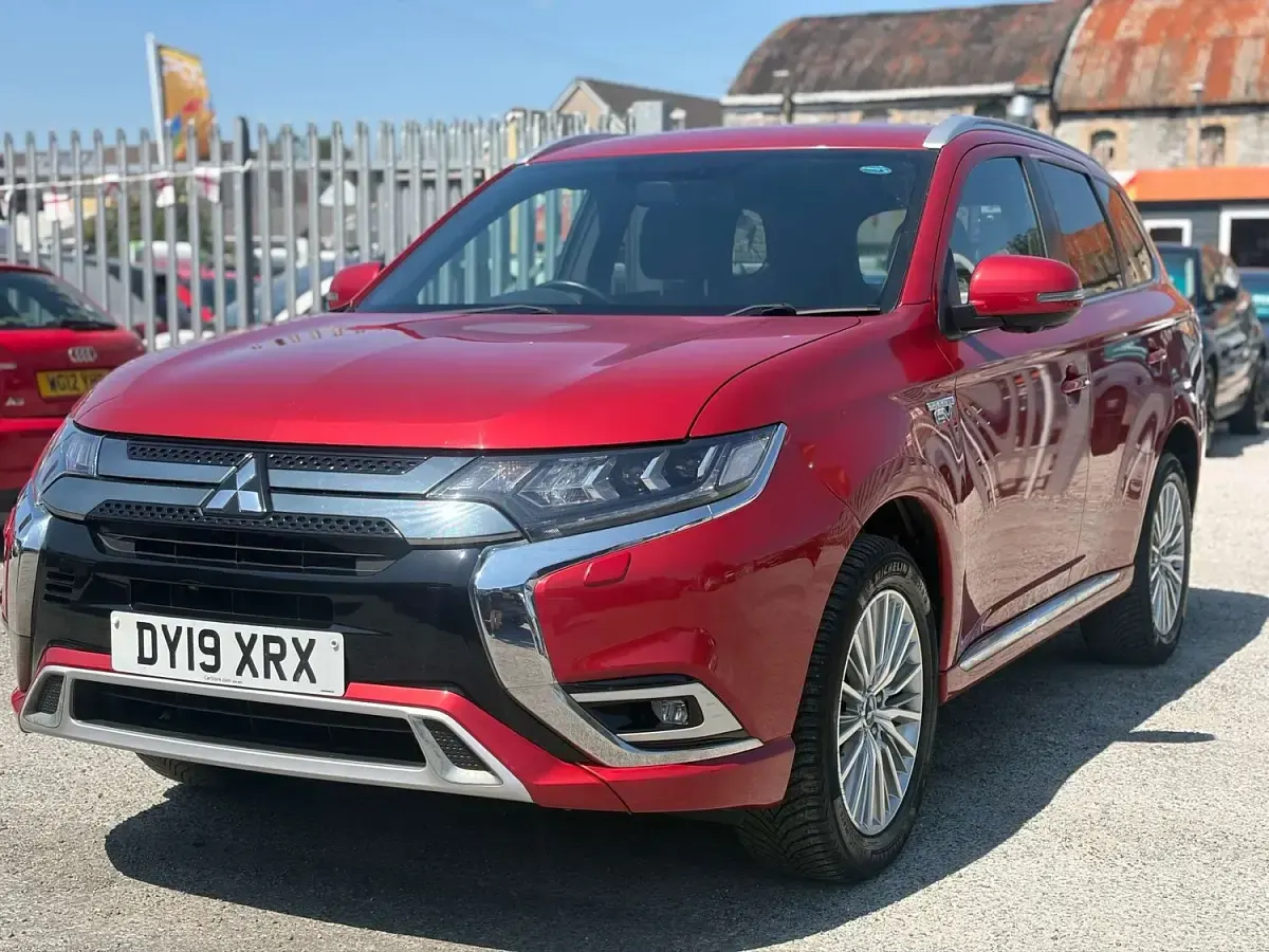 Used Mitsubishi Outlander P-HEV 2019 Red Estate