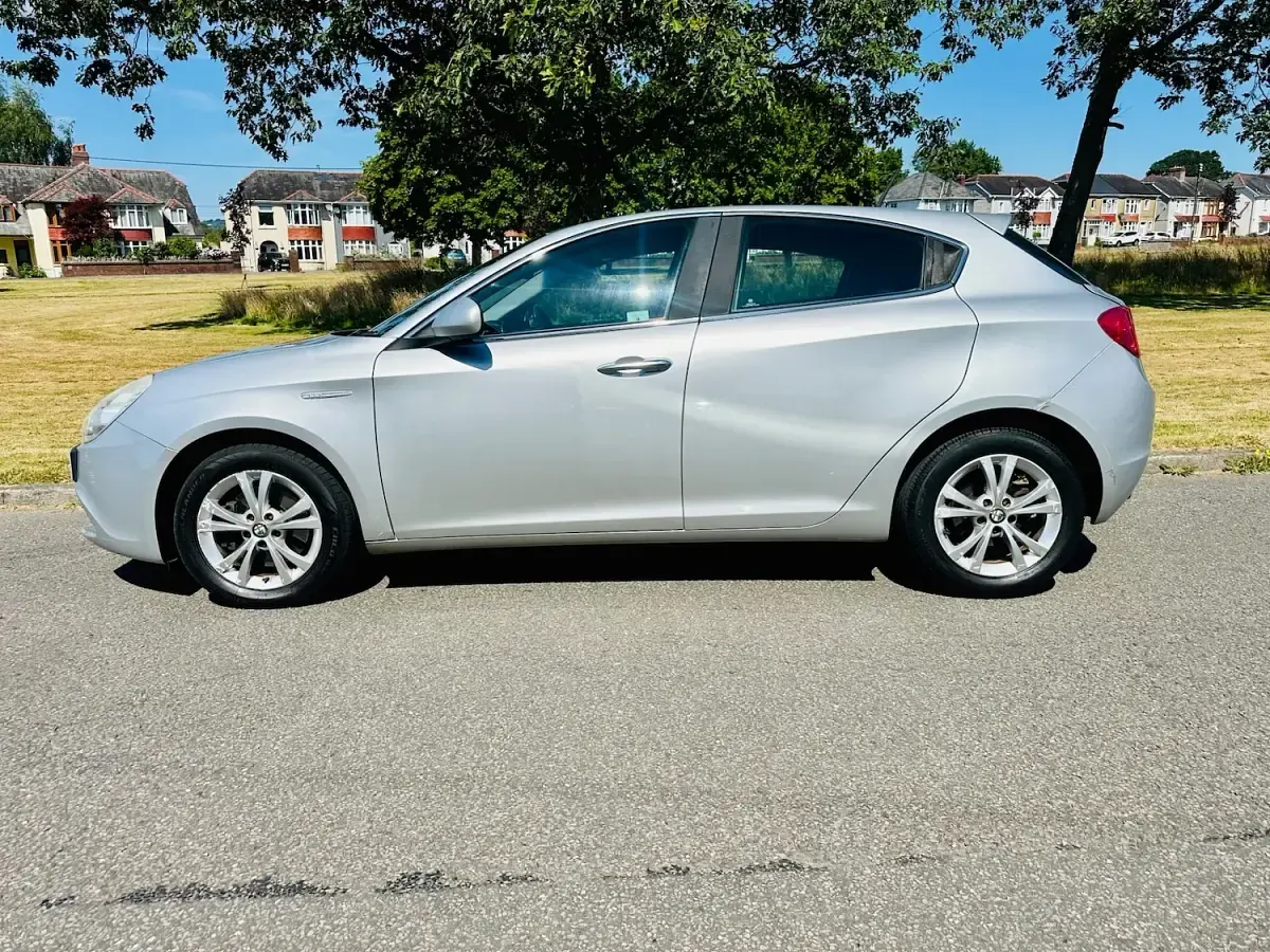 Used Alfa Romeo Giulietta Lusso 2013 Silver Hatchback