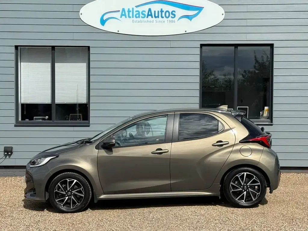 Used Toyota Yaris Design 116 HP (85 kW) 2022 Bronze Hatchback