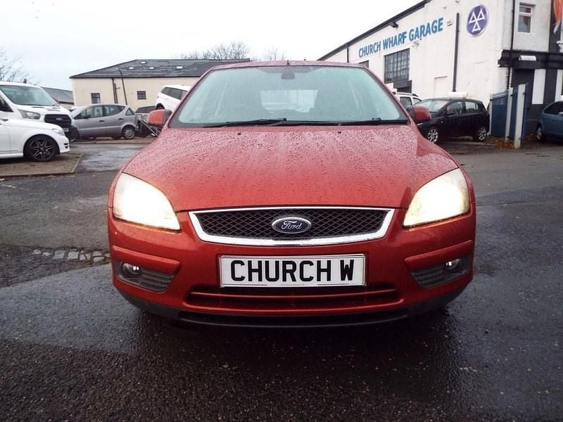 Used Ford Focus Ghia 99 HP (72 kW) 2007 Red Hatchback
