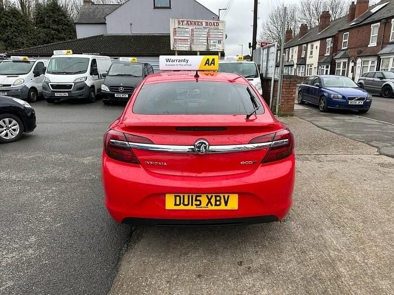 Used Vauxhall Insignia SRi 140 HP (102 kW) 2015 Red Hatchback