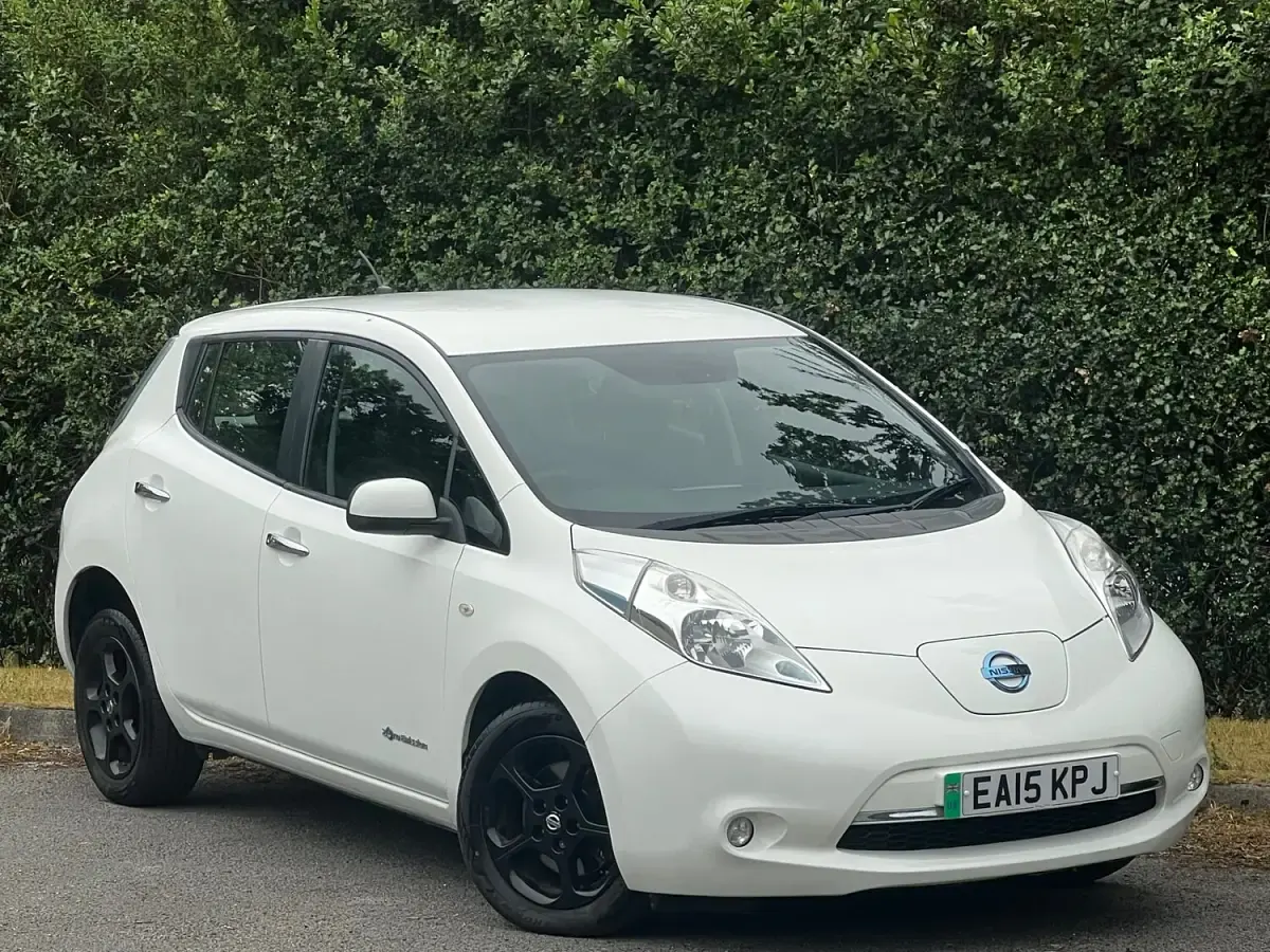 Used Nissan Leaf Acenta 80 kW (109 HP) 2015 White Hatchback