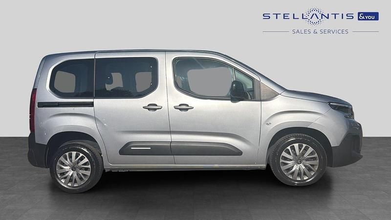 Usado Citroën Berlingo 128 HP (94 kW) 2024 Cinzento Monovolume