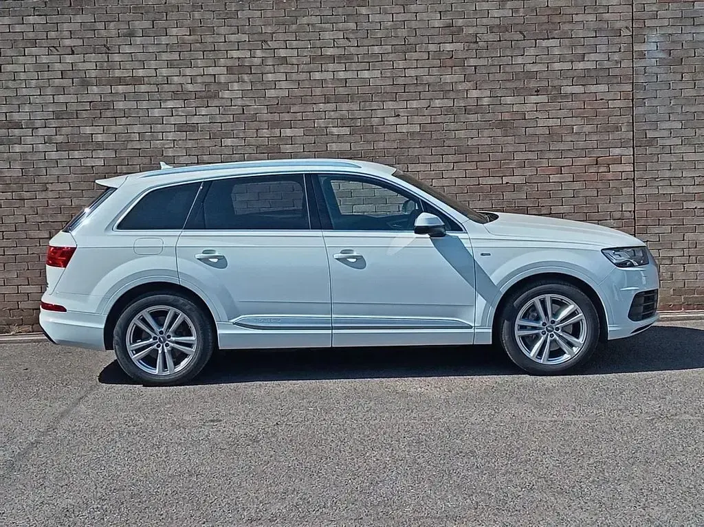 Used Audi Q7 S-Line 231 HP (169 kW) 2019 White SUV