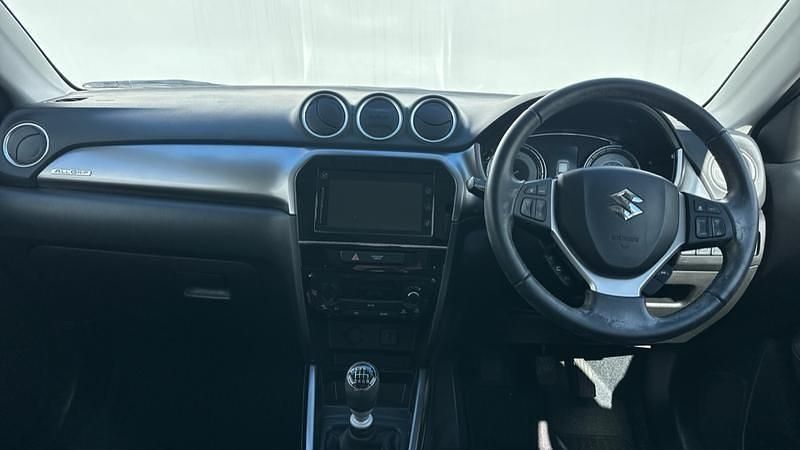 Used Suzuki Vitara SZ-T 129 HP (94 kW) 2022 White SUV