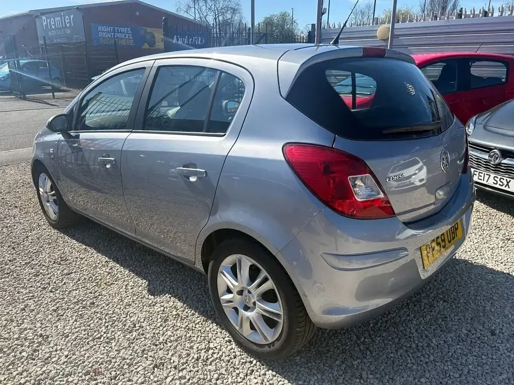 Second-hand Vauxhall Corsa 100 CP (73 kW) 2010 Argintiu Hatchback