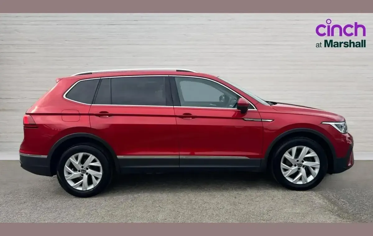 Used VW Tiguan Allspace Life 147 HP (108 kW) 2021 Red SUV