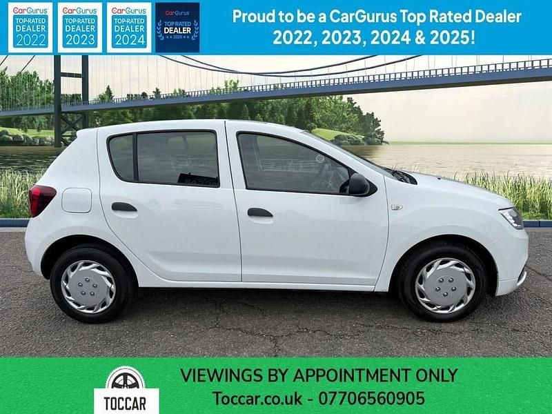 Used Dacia Sandero Essentiel 75 HP (55 kW) 2020 White Hatchback