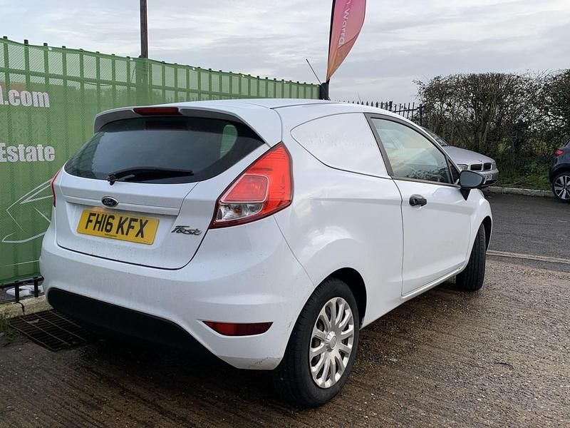 Used Ford Fiesta 2016 White Van