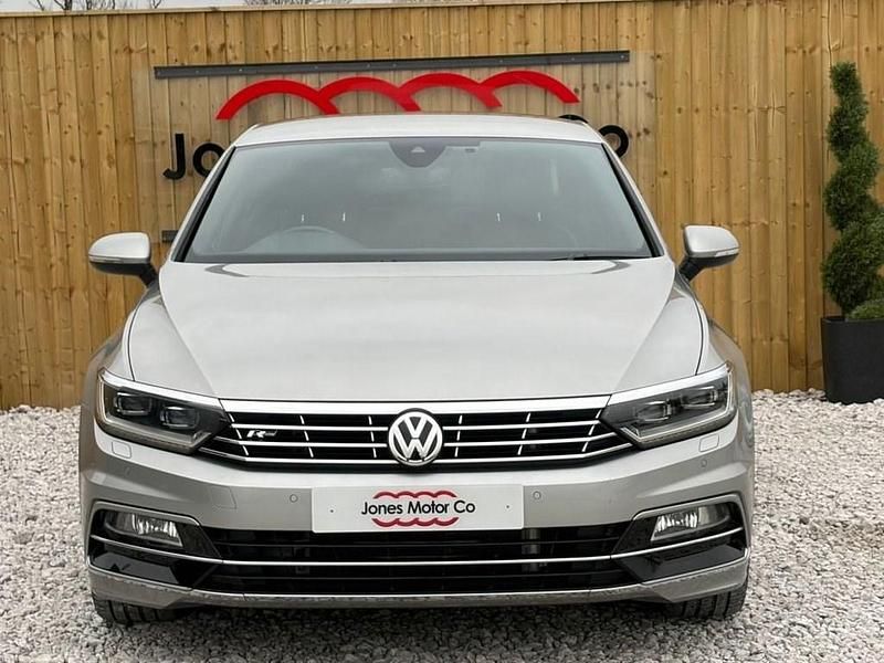 Used VW Passat R-line 220 HP (161 kW) 2016 Gold Sedan