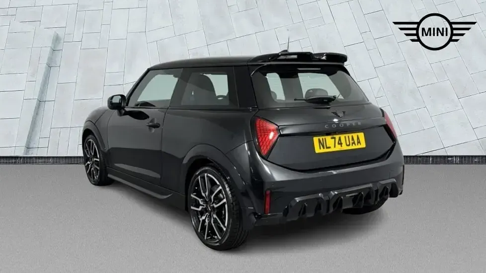 Used Mini Cooper Hatch 154 HP (113 kW) 2024 Black Hatchback