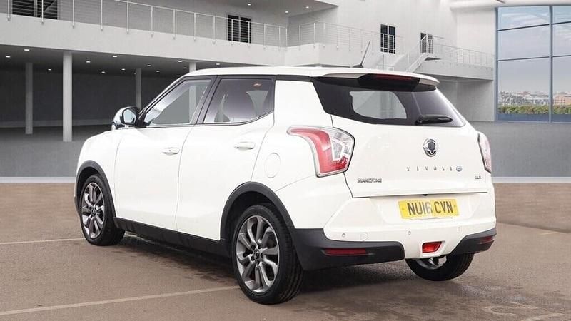Used Ssangyong (KGM) Tivoli 115 HP (84 kW) 2016 White SUV