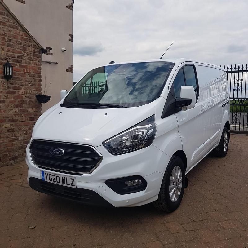 Used Ford Transit Custom Limited 130 HP (95 kW) 2020 White Van