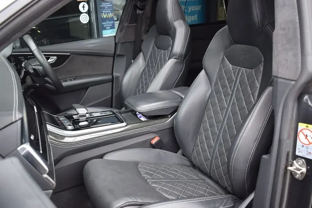Used Audi Q8 Advanced 286 HP (210 kW) 2021 Grey SUV