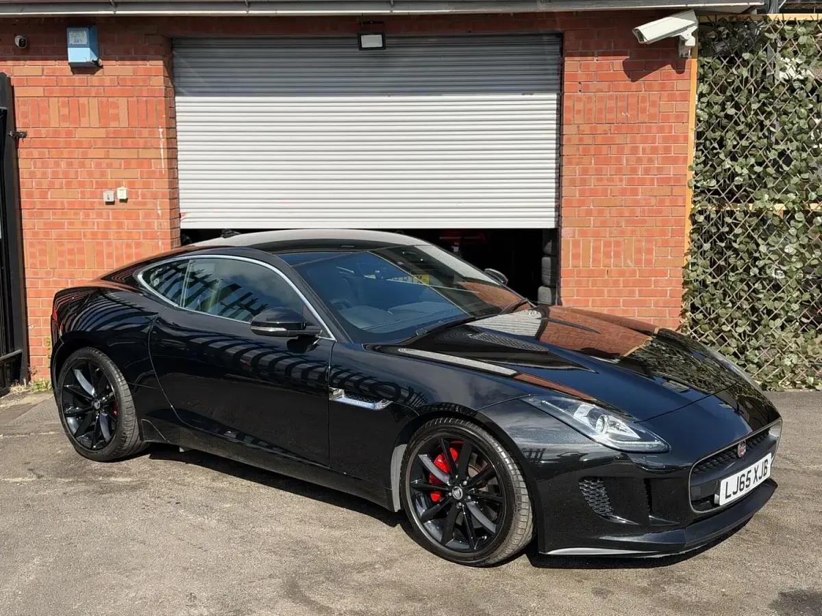 Used Jaguar F-Type Supercharged 380 HP (279 kW) 2015 Black Coupe