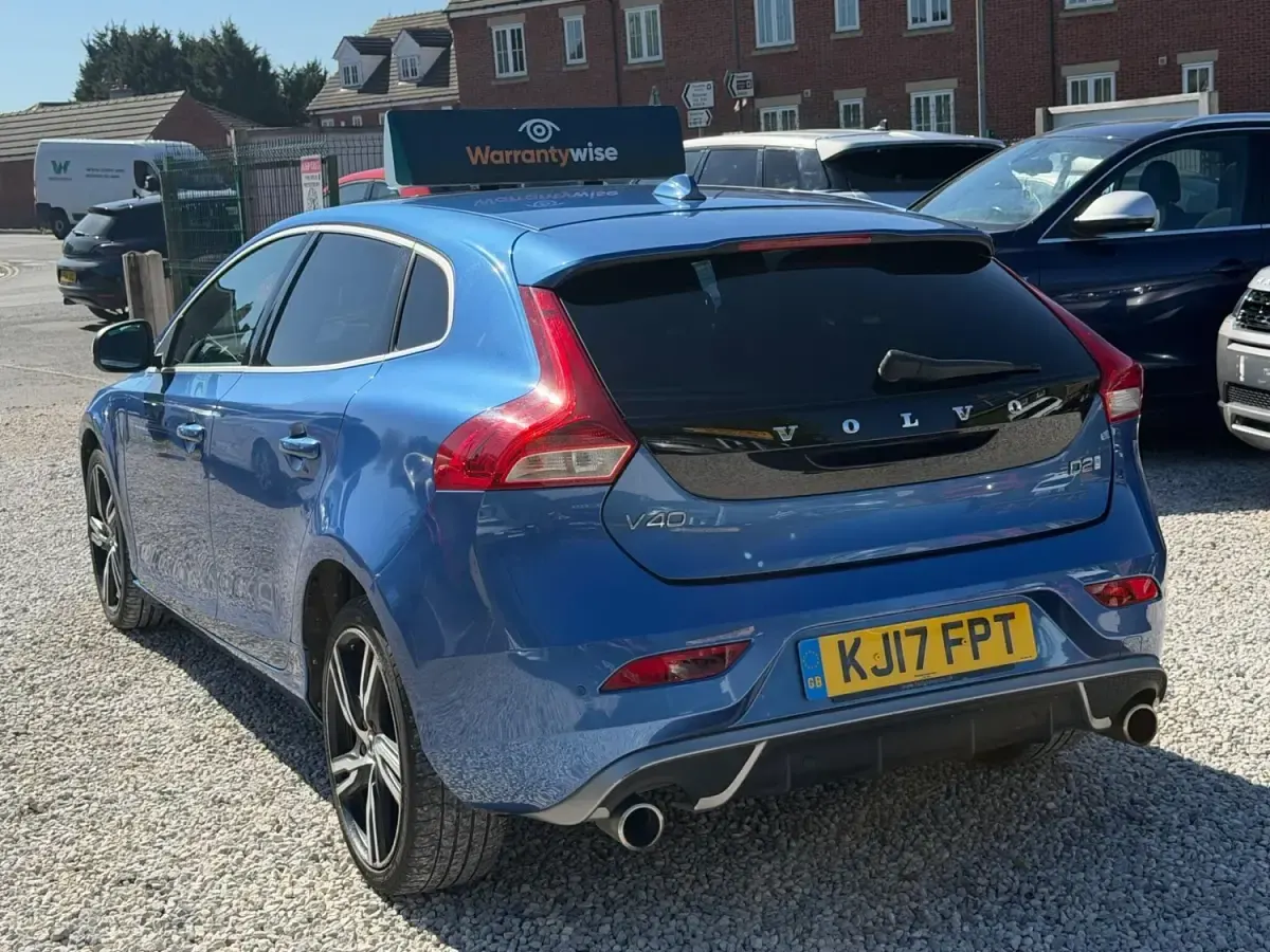 Gebraucht Volvo V40 R-Design Pro 120 PS (88 kW) 2017 Blau Kleinwagen