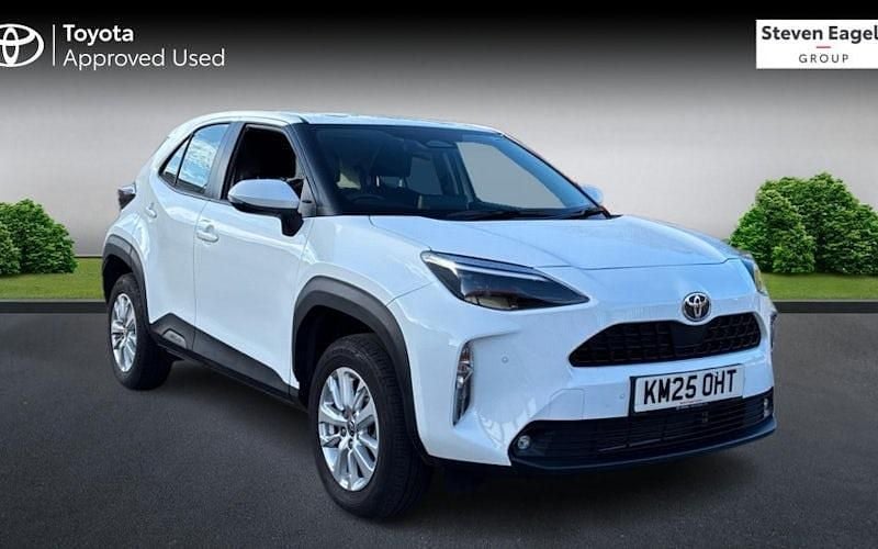 Used 2025 Toyota Yaris Hybrid Estate | £22,752 (Fair price) - Image 1/3