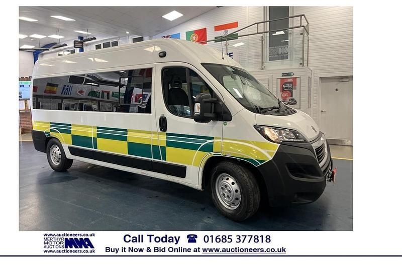 White Used 2020 Peugeot Boxer Access Van | £11,100 (Fair price) - Image 1/4