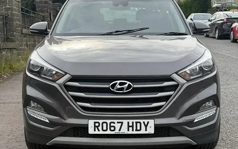 Used Hyundai Tucson SE 132 HP (97 kW) 2017 Grey SUV