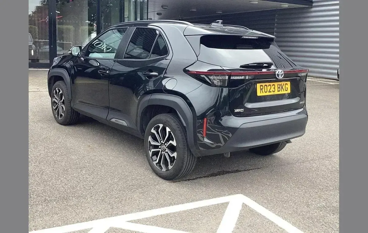 Used Toyota Yaris Cross Design 114 HP (83 kW) 2023 Black SUV