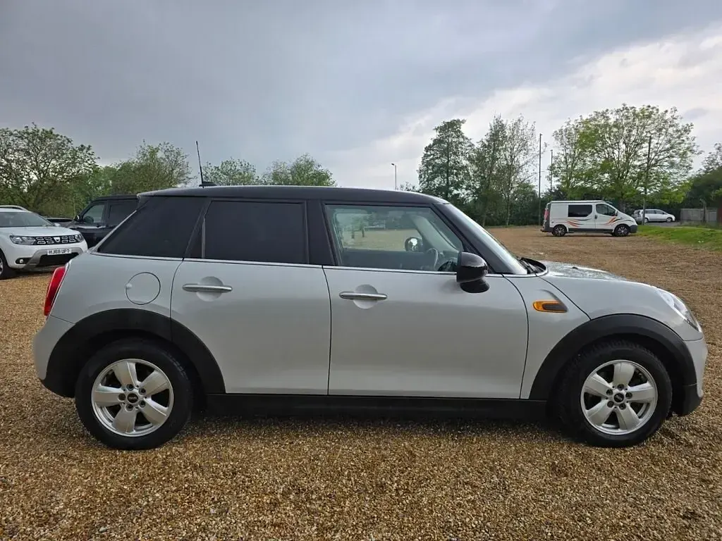 Used Mini Cooper D Hatch 116 HP (85 kW) 2018 Silver Hatchback