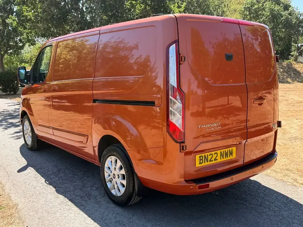 Used Ford Transit Custom Limited 170 HP (125 kW) 2022 Orange Van